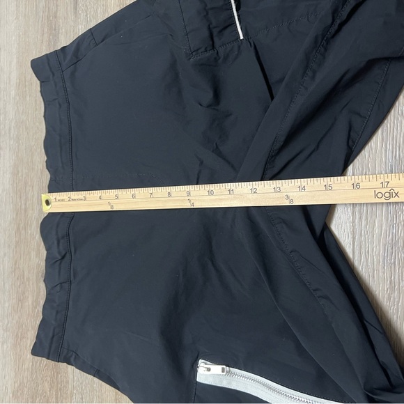 Nike Sportswear Essentials Woven Cargo Tech Pants Mens Size 34 DD7034 010 Black - Picture 3 of 9